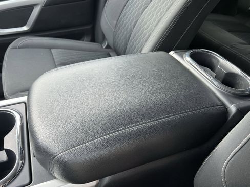 Used 2017 Nissan Titan SV image 30