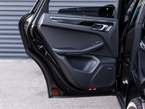 Certified 2026 Porsche Macan AWD/4WD image 26