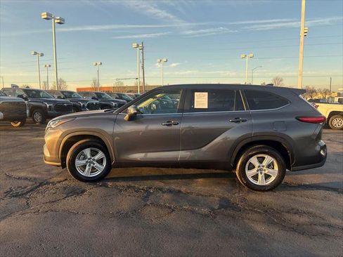 Certified 2023 Toyota Highlander LE image 4