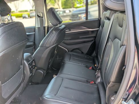 Used 2023 Jeep Grand Cherokee 4WD 4xe image 33