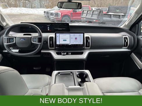 Used 2025 Ford Expedition Active image 22