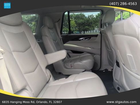Used 2015 Cadillac Escalade 2WD image 22