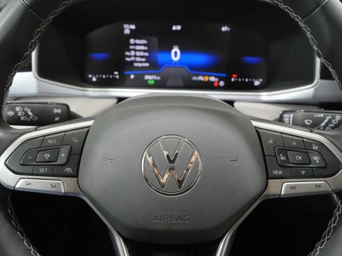 Used 2025 Volkswagen Taos SE image 16