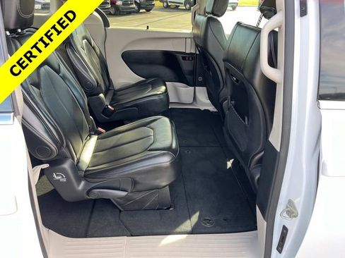 Certified 2024 Chrysler Pacifica Touring-L image 14