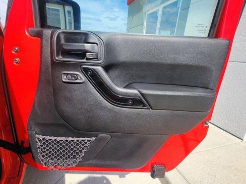 Used 2017 Jeep Wrangler Unlimited Sahara AWD/4WD image 17