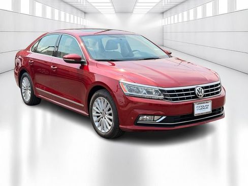 Used 2017 Volkswagen Passat 1.8T SE w/ SE Lighting Package FWD image 3