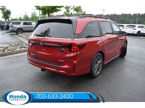 New 2026 Honda Odyssey Touring image 7