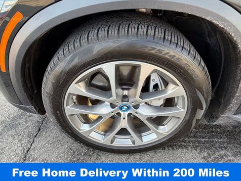 Used 2025 BMW X5 xDrive50e image 11