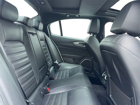 Used 2023 Alfa Romeo Giulia Veloce image 25