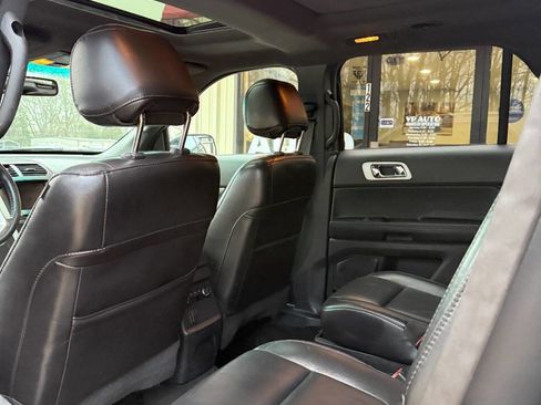 Used 2014 Ford Explorer XLT w/ Equipment Group 202A image 14