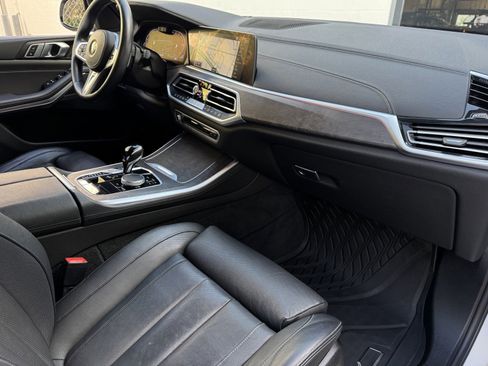 Used 2022 BMW X5 xDrive40i w/ M Sport Package image 17