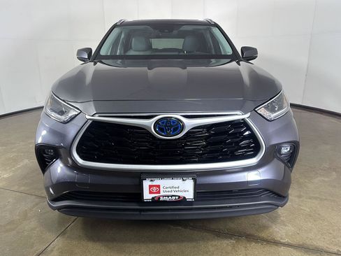 Used 2021 Toyota Highlander XLE AWD/4WD image 6