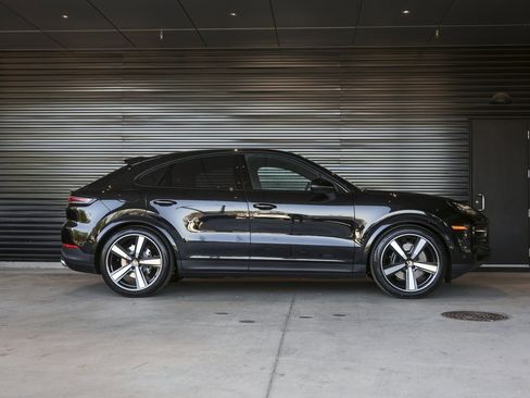 New 2026 Porsche Cayenne Coupe AWD/4WD image 8