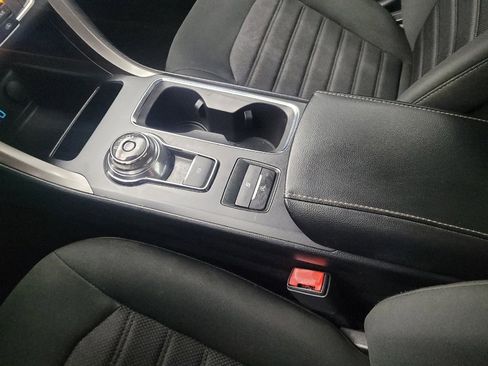 Used 2020 Ford Fusion SE image 26