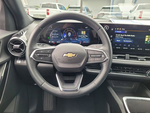 Used 2025 Chevrolet Equinox LT AWD/4WD image 15