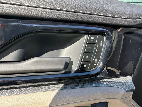 Used 2026 Porsche Panamera 4 E-Hybrid AWD/4WD image 19