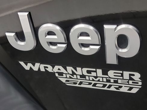 Used 2018 Jeep Wrangler Unlimited Sport image 35