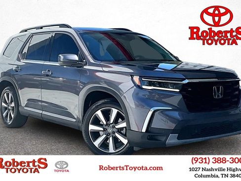 Used 2025 Honda Pilot Touring image 1