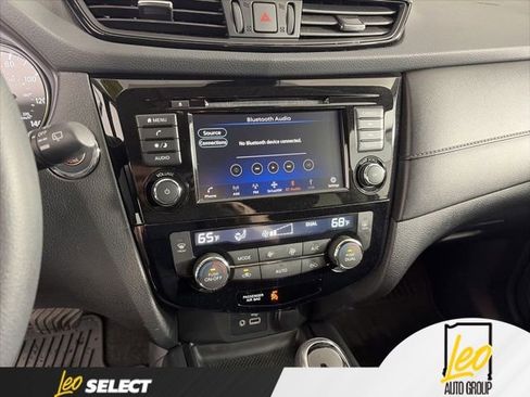 Used 2020 Nissan Rogue SV AWD/4WD image 18