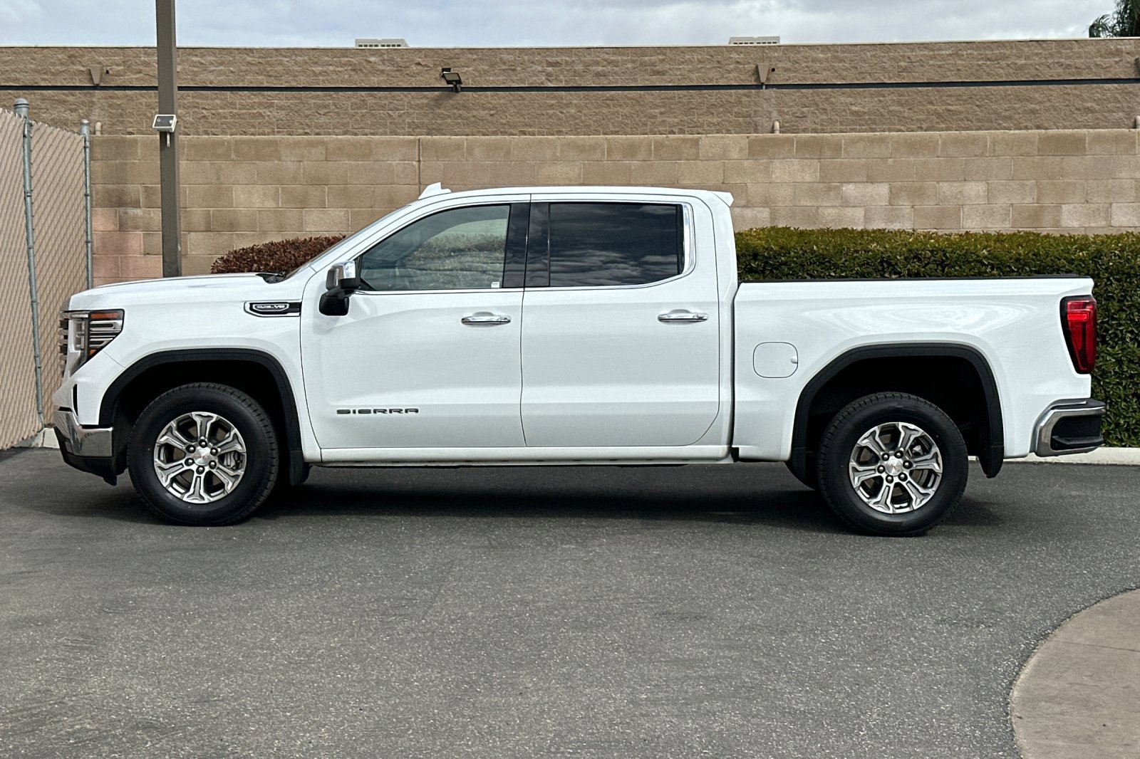 Certified 2025 GMC Sierra 1500 SLT RWD image 7