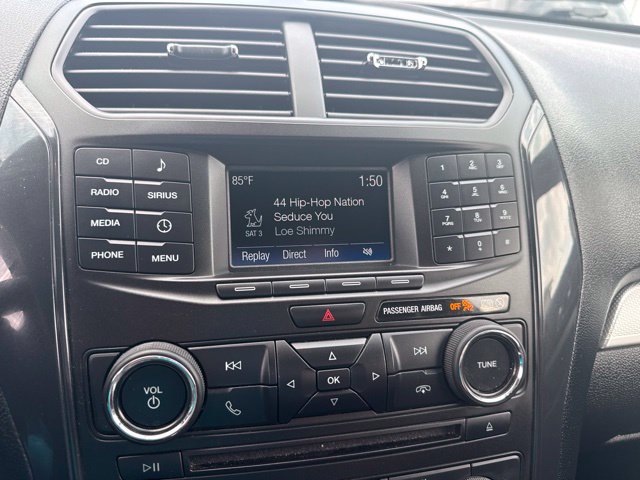 Used 2017 Ford Explorer XLT AWD/4WD image 24