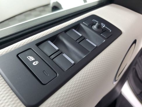 Used 2023 Land Rover Discovery Metropolitan Edition AWD/4WD image 20