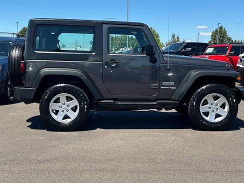 Used 2018 Jeep Wrangler Sport w/ Connectivity Group AWD/4WD image 3