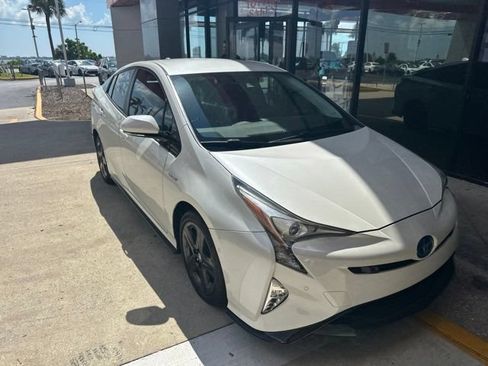 Used 2017 Toyota Prius Four Touring w/ Appearance Package FWD image 2