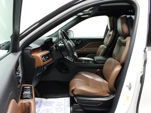 Used 2022 Lincoln Aviator Grand Touring w/ Equipment Group 301A AWD/4WD image 12