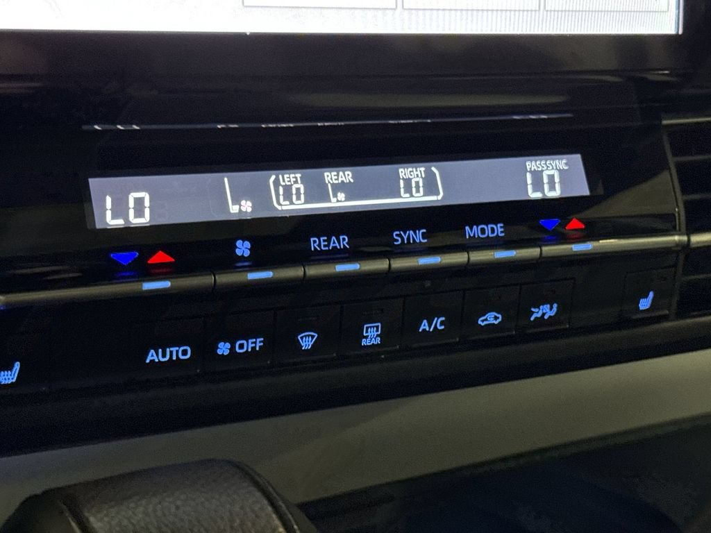 Used 2023 Toyota Sienna XSE w/ XSE Plus Package AWD/4WD image 17