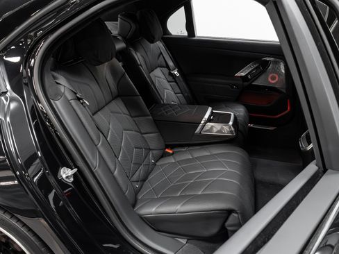 Used 2023 BMW 760i xDrive image 23