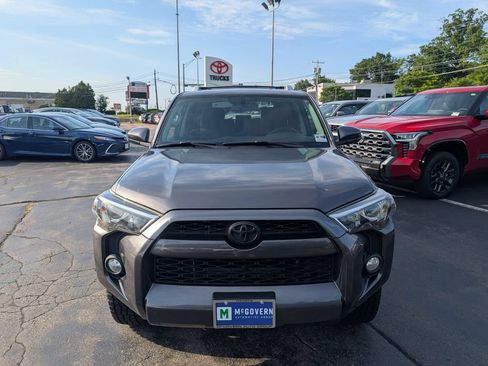 Used 2018 Toyota 4Runner SR5 AWD/4WD image 11