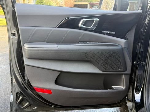 Used 2025 Kia Carnival SX Prestige image 17