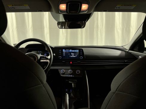 Used 2024 Hyundai Elantra SE image 17