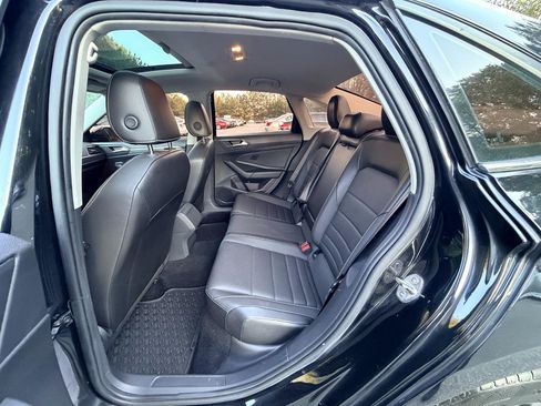 Used 2022 Volkswagen Jetta SE w/ Panoramic Sunroof Package FWD image 11