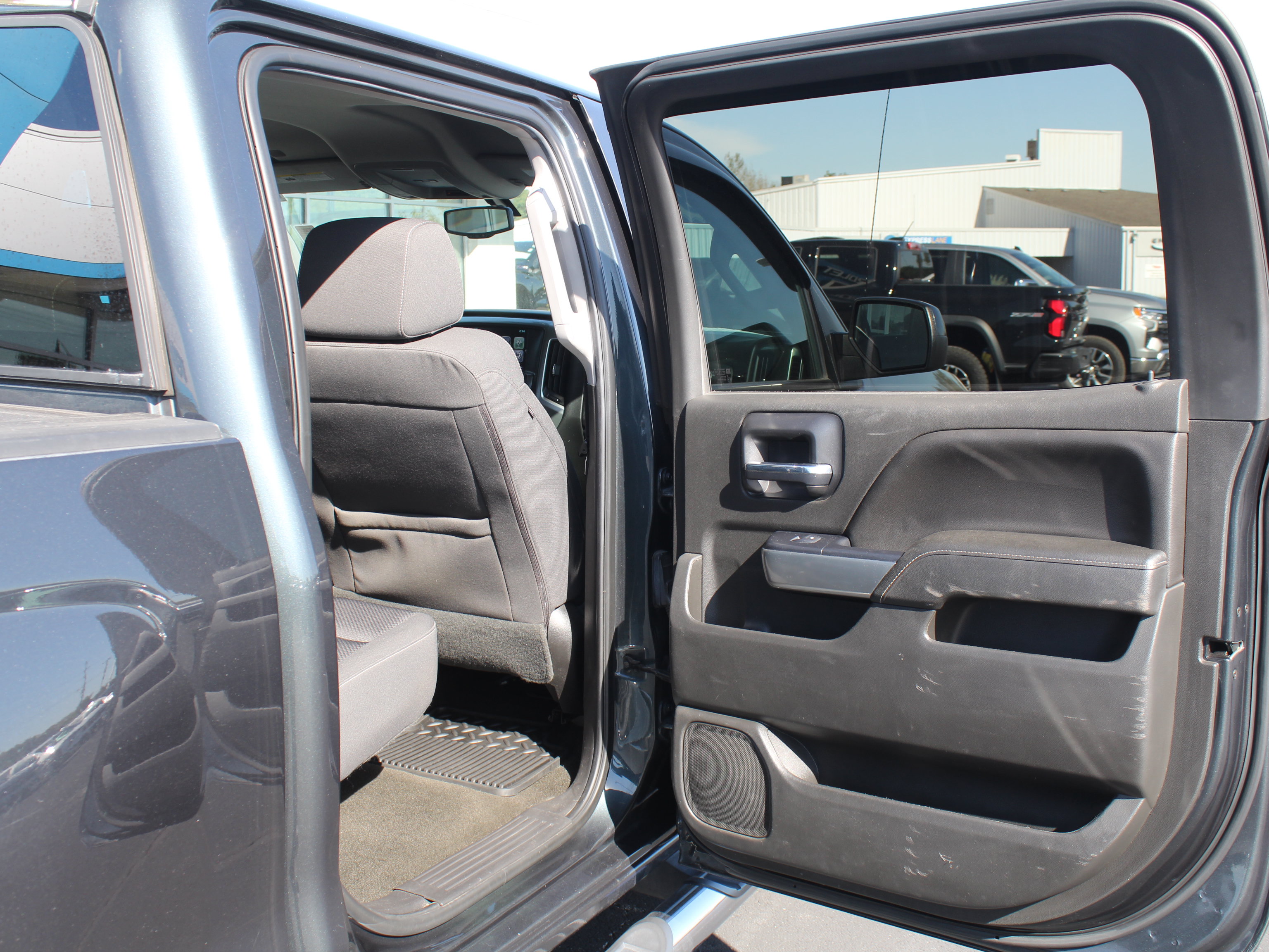 Used 2018 Chevrolet Silverado 1500 LT w/ All Star Edition AWD/4WD image 23