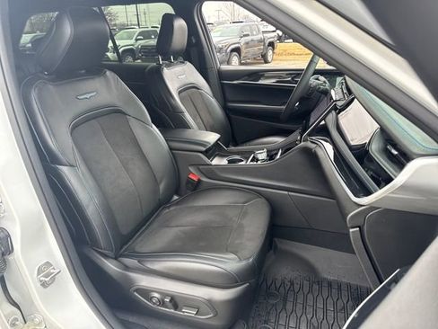 Used 2024 Jeep Grand Cherokee Trailhawk image 16