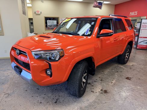 Used 2024 Toyota 4Runner TRD Off-Road Premium w/ Moonroof Package AWD/4WD image 3