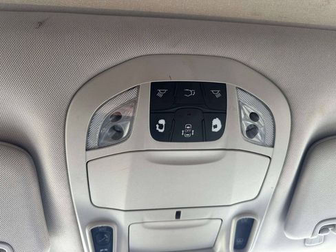 Used 2018 Chrysler Pacifica Limited w/ Advanced Safetytec Group FWD image 35