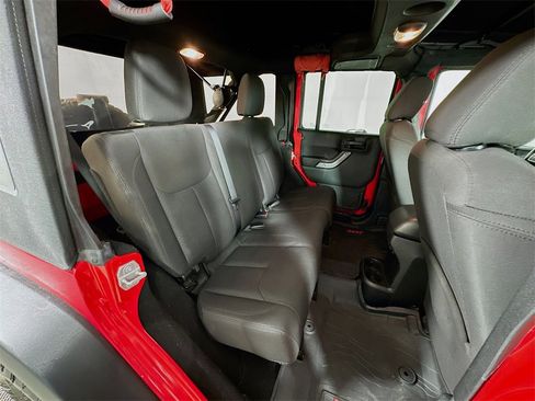 Used 2018 Jeep Wrangler Unlimited Sport S image 27