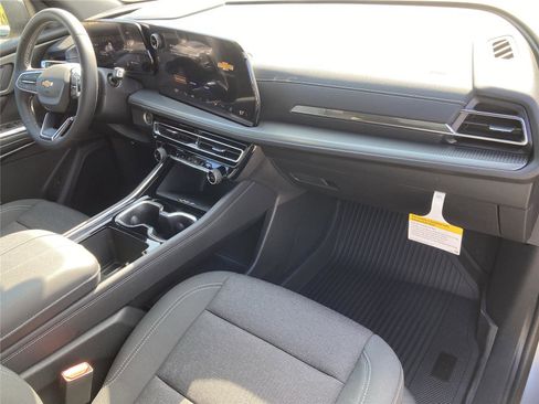 New 2026 Chevrolet Traverse LT image 17