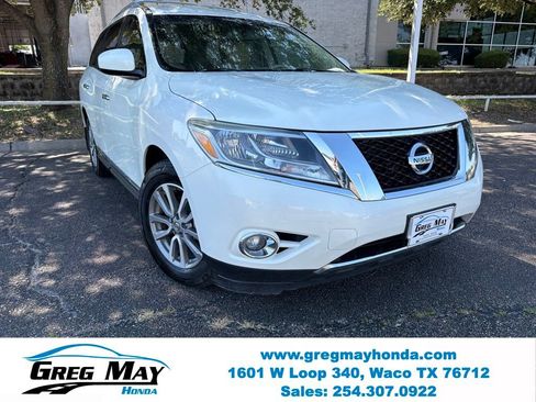 Used 2015 Nissan Pathfinder SL FWD image 1