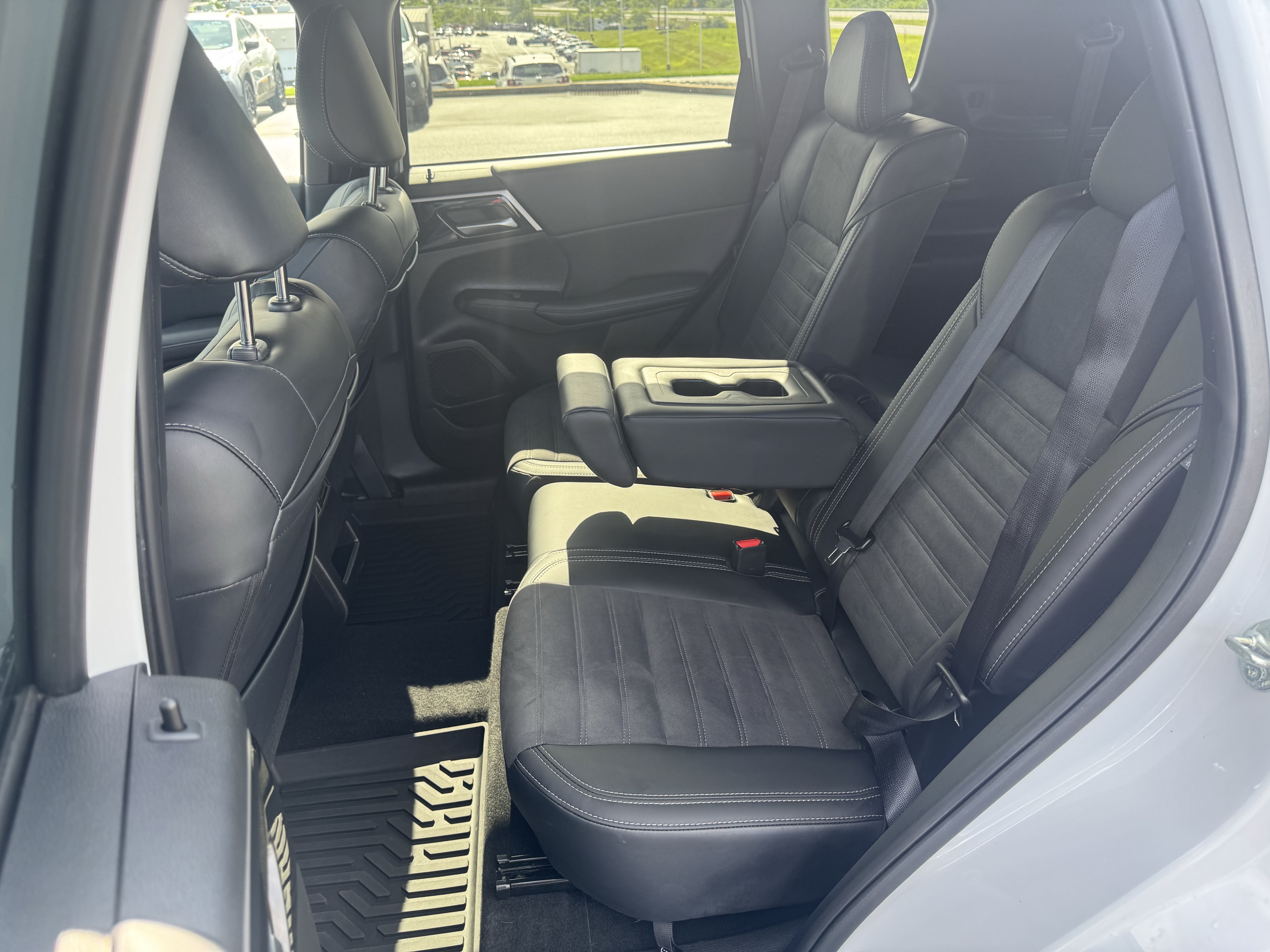 Used 2024 Mitsubishi Outlander SE Black Edition AWD/4WD image 13