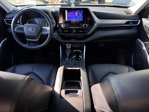 Used 2023 Toyota Highlander XLE image 27