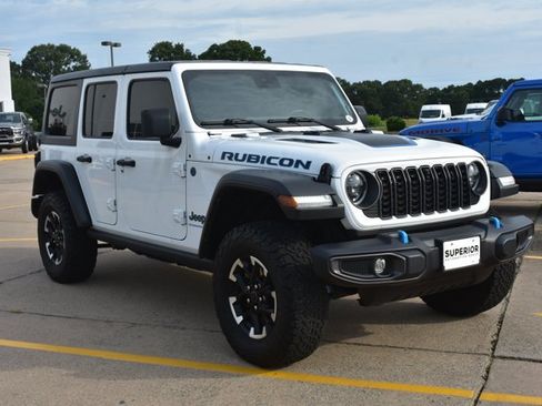 Used 2024 Jeep Wrangler Unlimited Rubicon 4xe w/ Technology Group AWD/4WD image 3