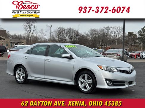 Used 2014 Toyota Camry SE w/ Moonroof Package image 1