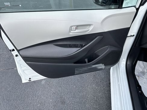 Used 2025 Toyota Corolla LE image 22