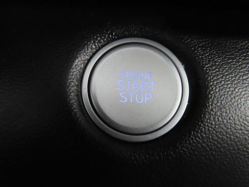Used 2023 Hyundai Elantra SEL FWD image 17