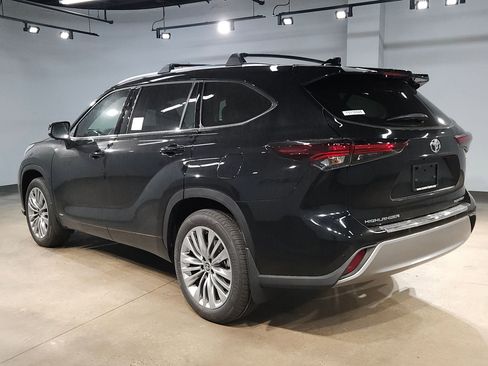 New 2026 Toyota Highlander Platinum AWD/4WD image 5