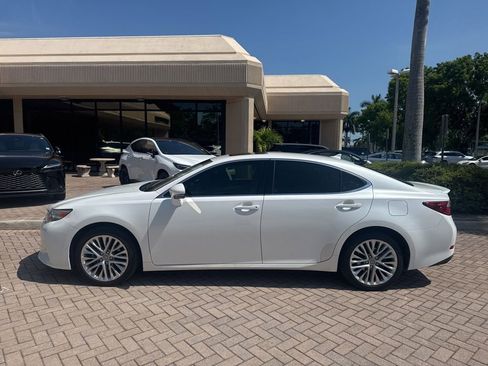Used 2014 Lexus ES 350 w/ Luxury Package FWD image 4